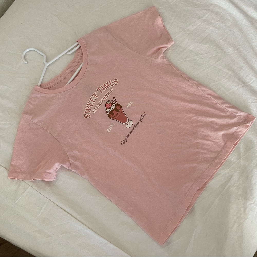 light pink t shirt